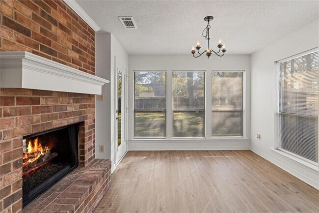 Building Photo - 212 Beech St