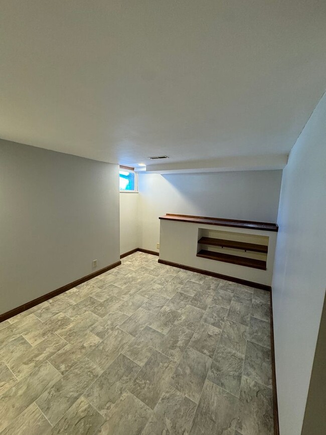 Building Photo - Updated 2bd/2ba Central Dav with Bonus rooms