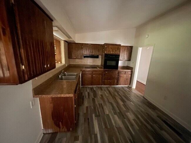 Building Photo - 1703 Stuart Ave