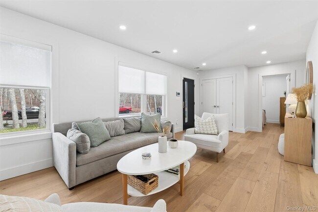 Building Photo - 6 W Landing Rd