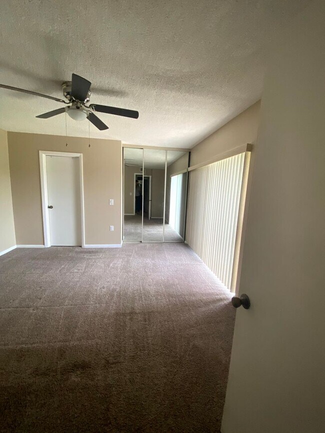 Building Photo - Beautiful and well-maintained 2BR/2BA town...