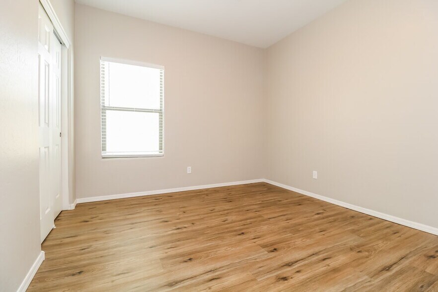 Building Photo - 6095 S 255th Dr