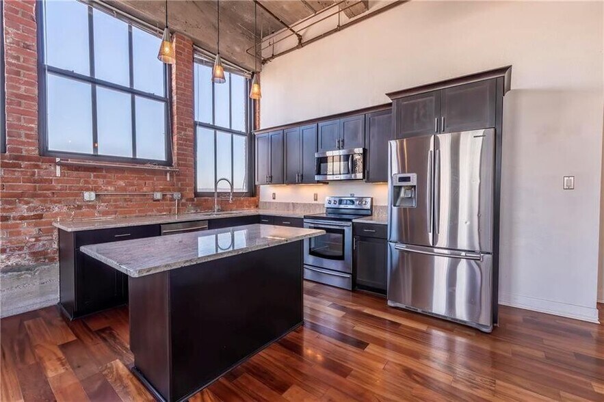 Building Photo - 1535 Walnut St Unit 701