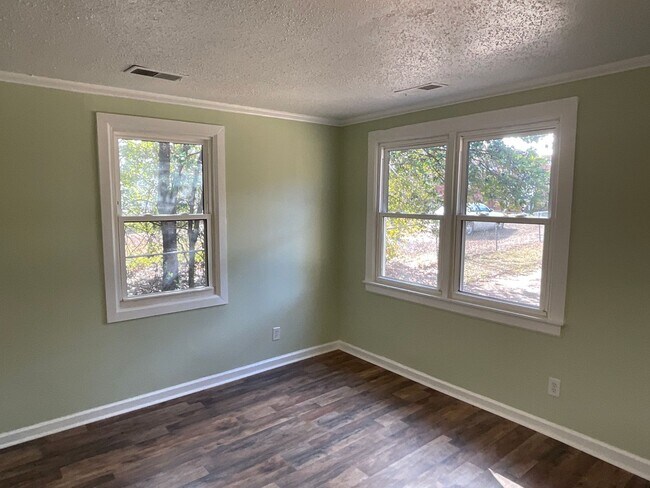 Building Photo - Updated home in Augusta