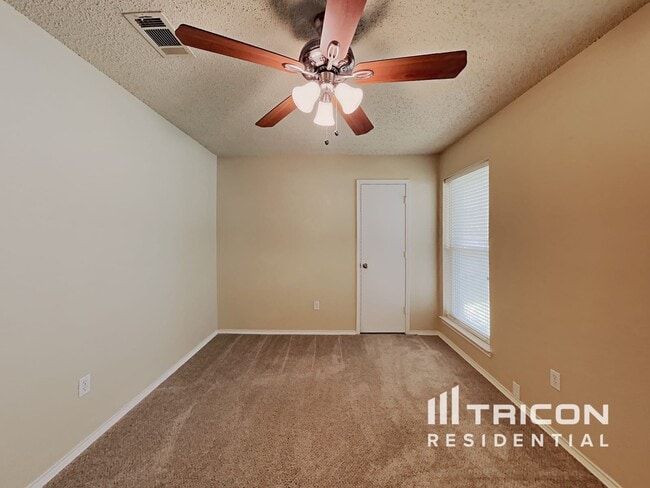 Building Photo - 6625 Fair Oaks Dr