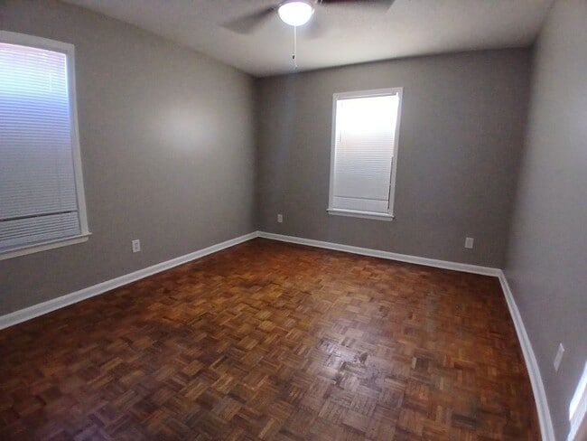 Building Photo - Spacious 4BR/2BA Home with Carport