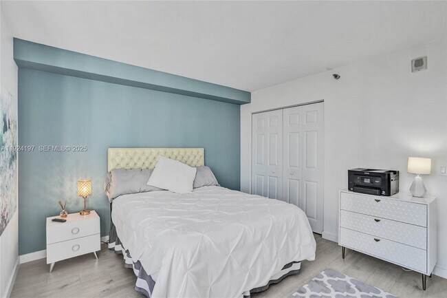 Building Photo - 3400 NE 192 St