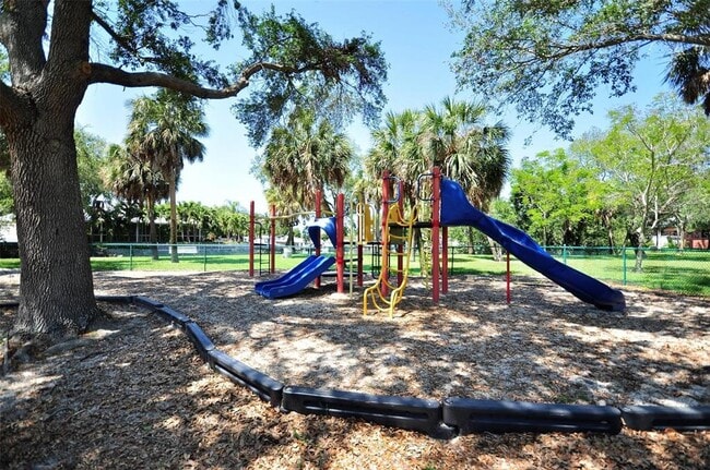 Building Photo - 1649 North Dakota Ave NE