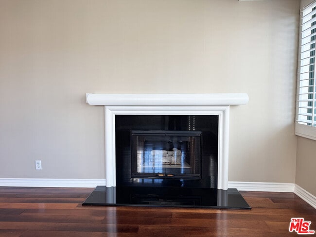 Building Photo - 10520 Wilshire Blvd