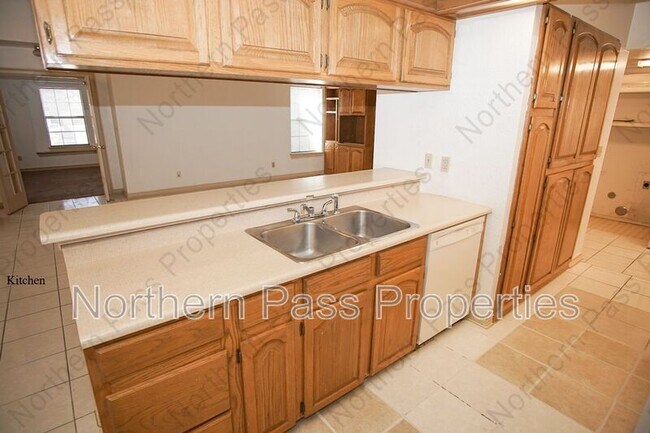 Building Photo - 1808 Gurss Pl