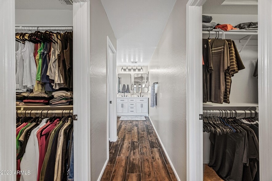 Building Photo - 15046 W Sells Dr