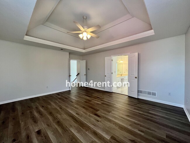 Building Photo - Beautiful Overland Park w/ Wood Floors Thr...