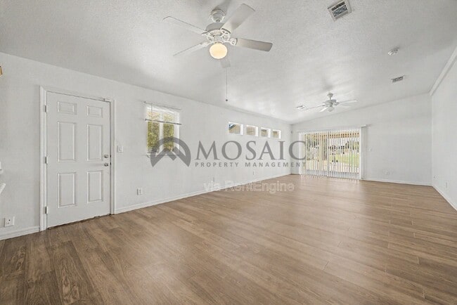 Building Photo - 1625 S 74th St