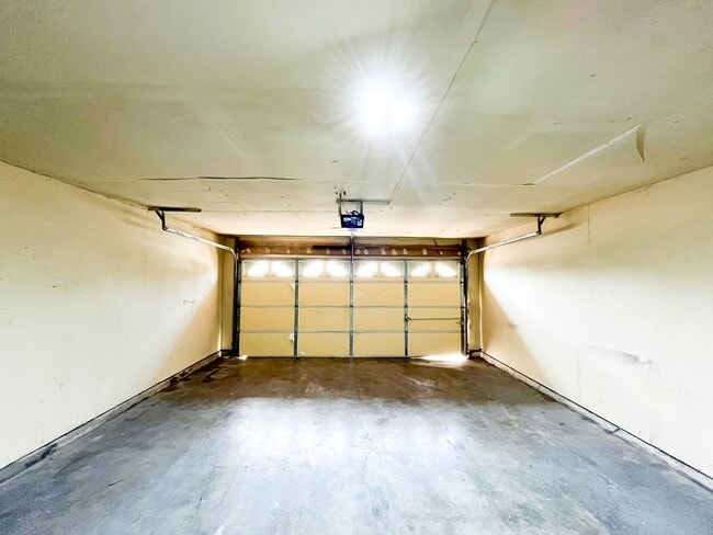 Building Photo - Available NOW!!!! This charming 1 story, 3 bedroom, 2 bath house could be your next home! Beautif...