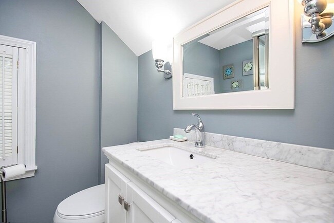 Building Photo - 250 Edendale St