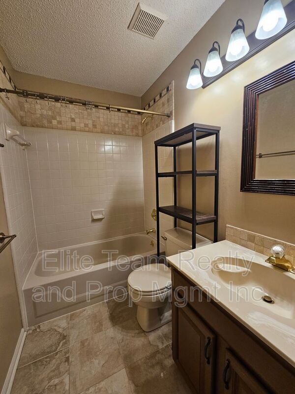 Building Photo - 4015 Brownes Ferry Rd