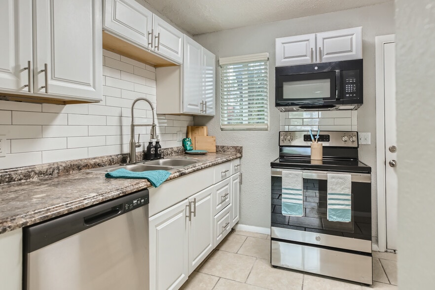 Primary Photo - Tree Hill