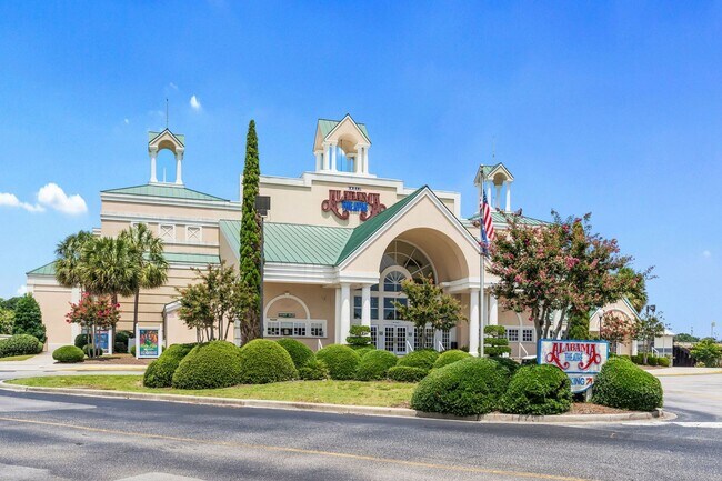 Building Photo - Golf Paradise