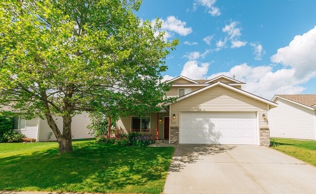 Building Photo - Home In the Landings