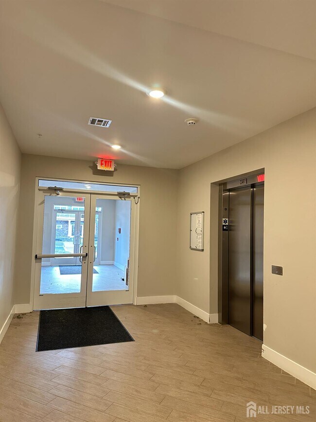 Building Photo - 243 Lohan Dr