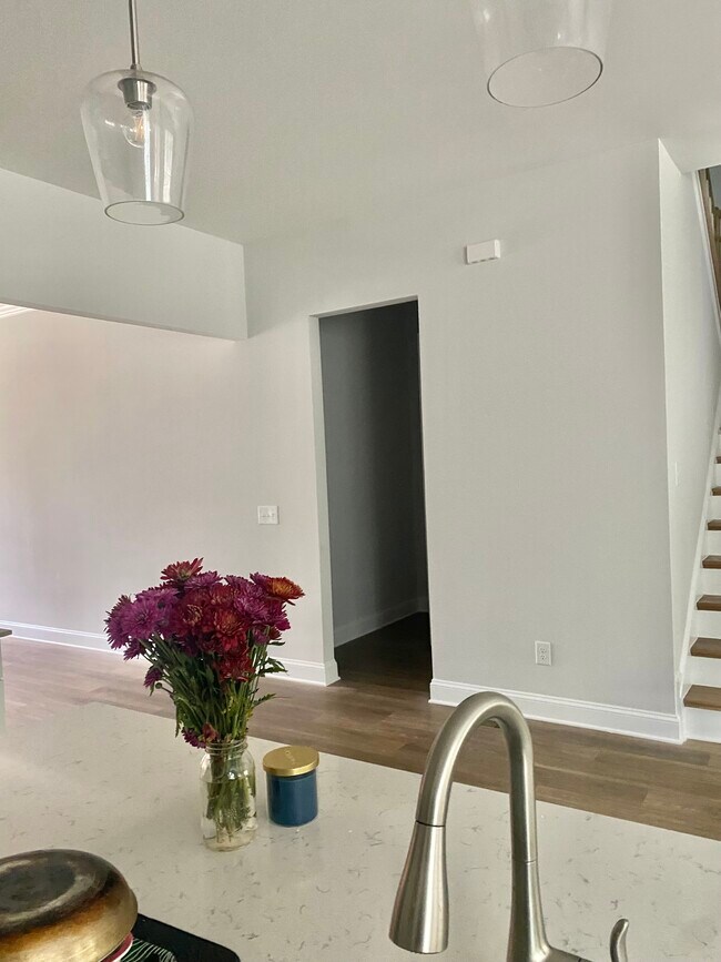 Building Photo - 586 The Parks Dr