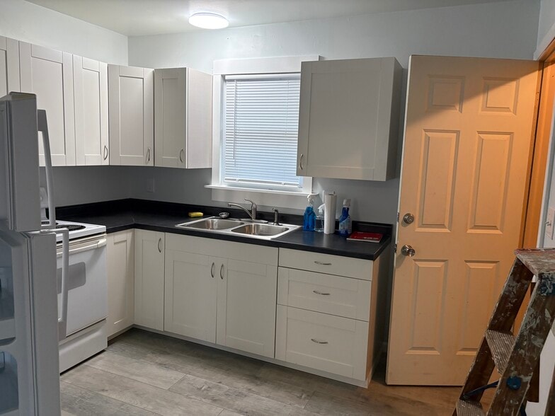Remodeled kitchen and floor - 5713 Norledge Ave
