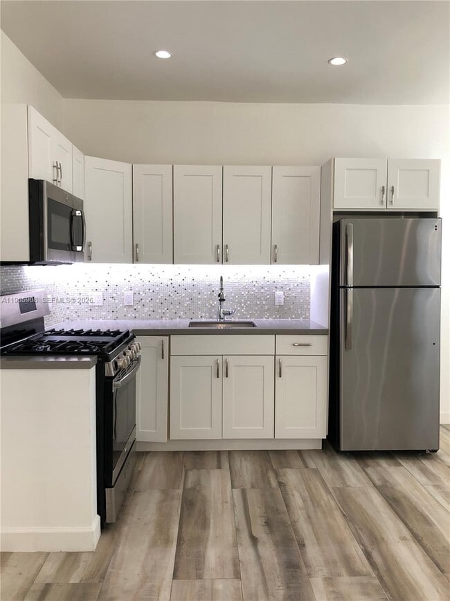 Building Photo - 1618 Michigan Ave