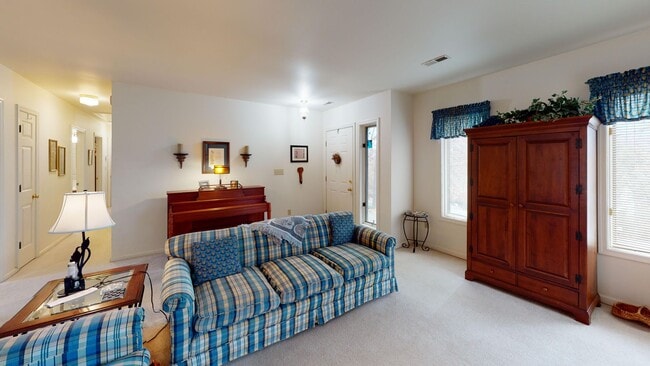 Building Photo - Short Term Furnished House