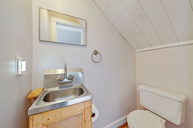 Building Photo - Adorable 3-Bedroom 1.5 Bath Townhome In A Peaceful Wooded Setting In Chapel Hill!