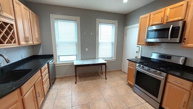 Primary Photo - 51 Dix St