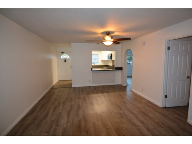 Building Photo - Renovated 2/2/1 Apartment near Kailua Town...