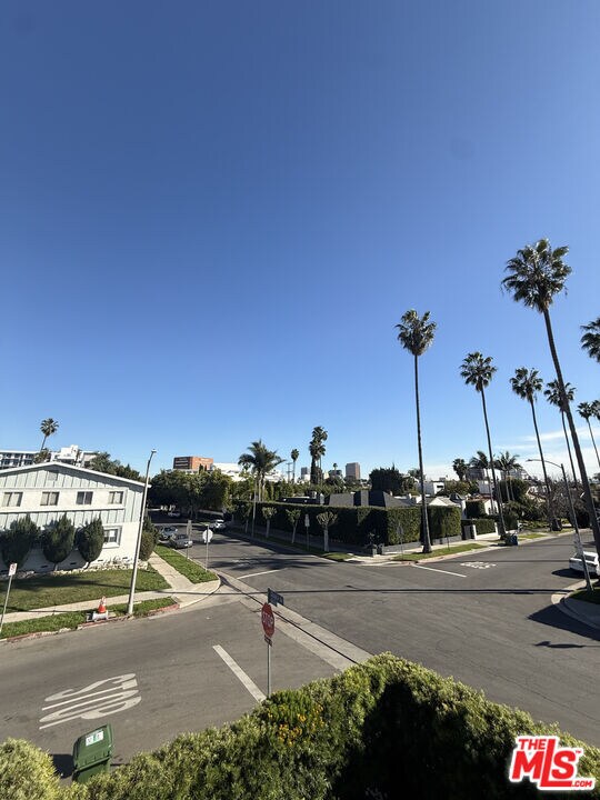 Building Photo - 439 S Sherbourne Dr