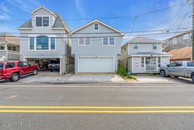 Building Photo - 116 1st Ave