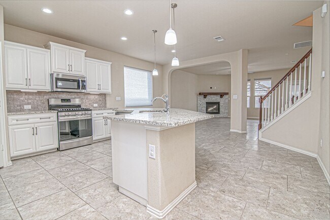 Building Photo - 6715 Hall of Fame Blvd