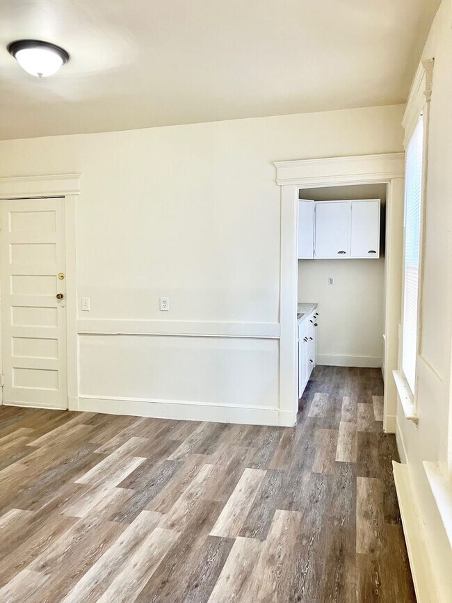 Building Photo - DICKERMAN