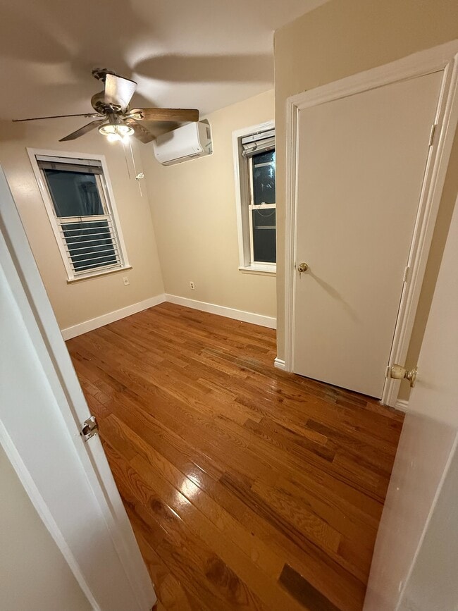 Building Photo - 92-14-14 Silver Rd