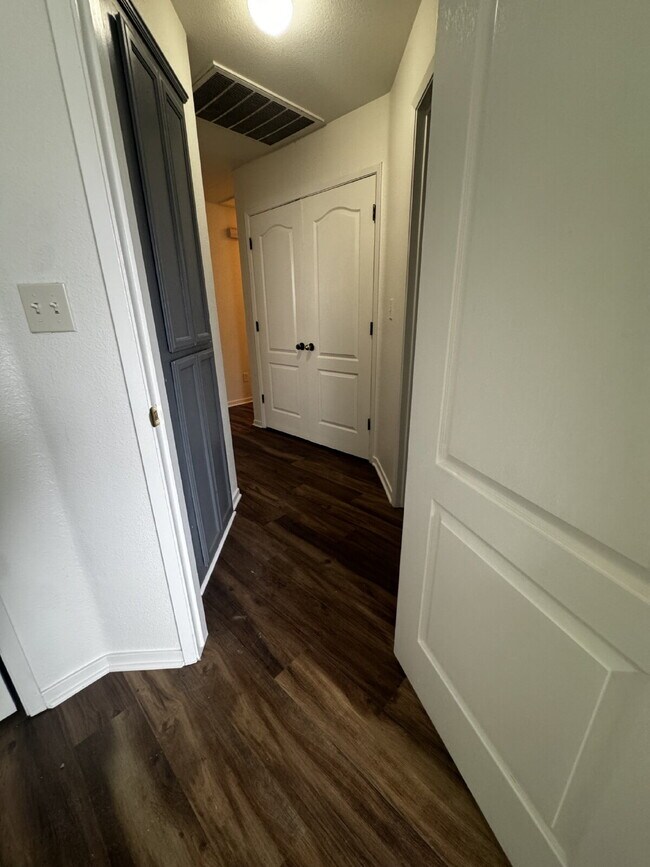 Building Photo - 3-bedroom, 2-bath home in the desirable Beachwood area of West Merced