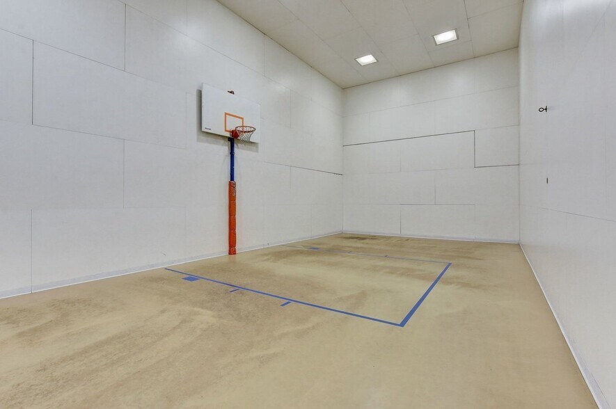 Building Photo - 211 E Ohio St