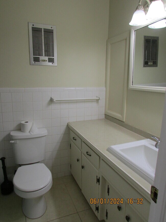 Building Photo - 211 W Laila Dr