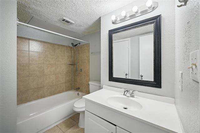 Building Photo - 3048 Tudor Ln