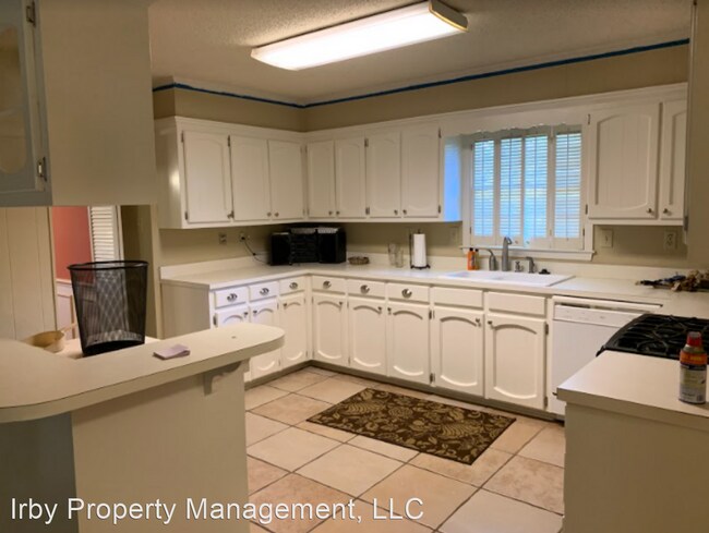 Building Photo - 4 br, 3 bath House - 730 Oak Hill Ct