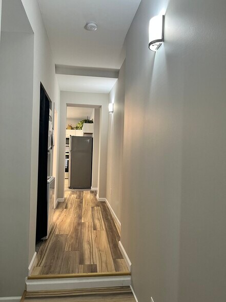 Building Photo - 621 Monmouth St