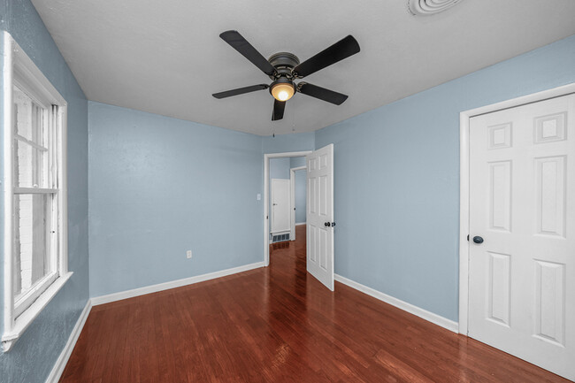 Building Photo - 2411 NW 35th St