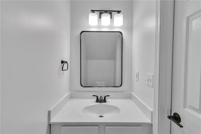 Building Photo - 9155 Nesbit Ferry Rd