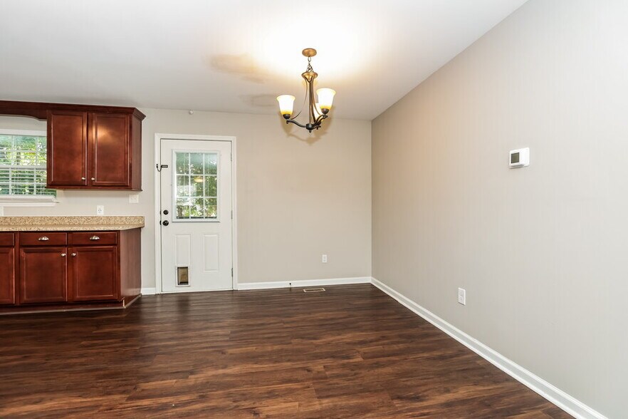 Building Photo - 2010 Slayton Dr