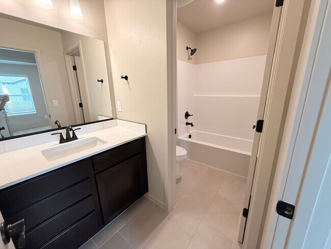 Building Photo - New Home Metro Verde