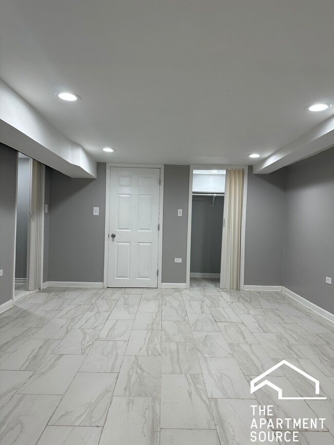 Building Photo - 4033 W Crystal St