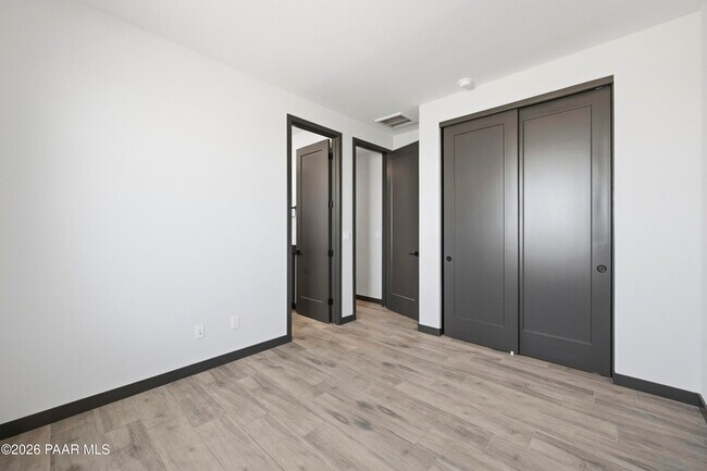 Building Photo - 5170 N Jeffers Ave