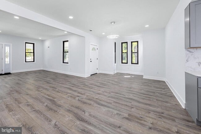 Building Photo - 3547 Finlaw Ave