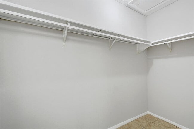 Building Photo - 12207 Alderbrook Dr